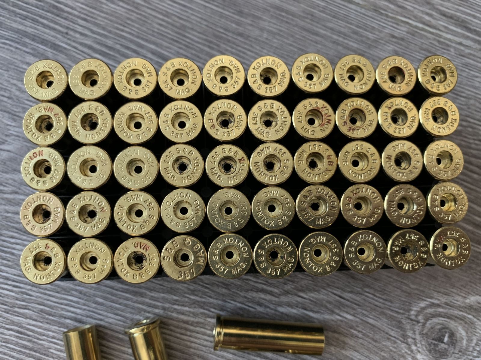 Гильзы .357 Magnum / 9х33R, S&B, декапсюлированы и обжаты, латунь продажа  макетов патронов, комплектующих для релоада и снаряжения патронов москва,  500 макетов интернет-магазин