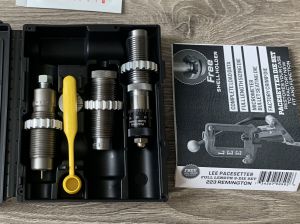 Набор из 3-х матриц с микрометром 223 Rem / 5.56х45, Lee Micrometer Pacesetter Full Length Sizing 3-Die Set 90502 для снаряжения патронов 500M11744